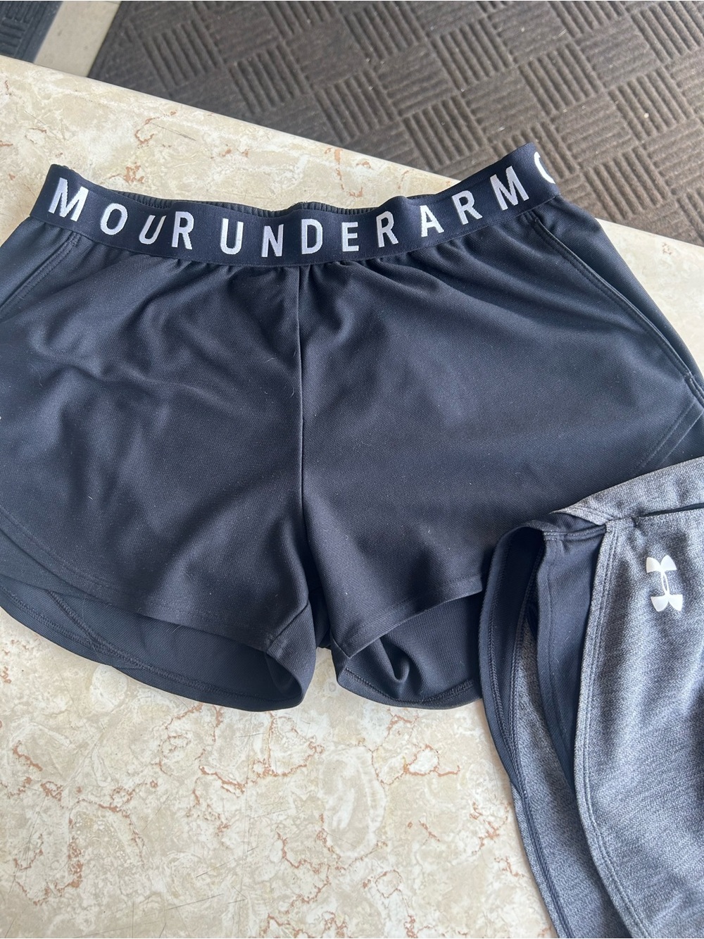 2 pair Under Armour Women Athletic Shorts Black & Gray size Med 8-10 - Picture 4 of 6